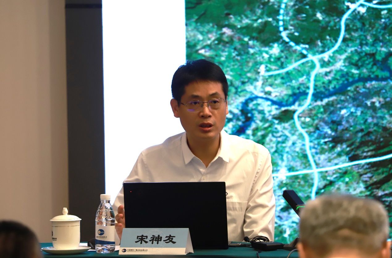 廣東省公路建設有限公司副總經理，原深中通道管理中心主任、總工程師宋神友作專題講座